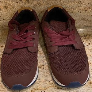 NWOT Cat & Jack Boys Burgundy String-up Sneakers